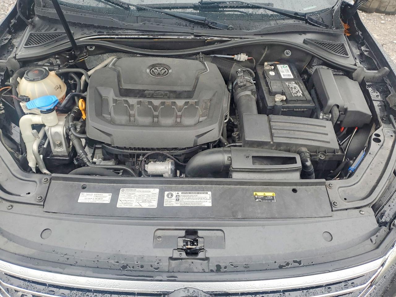 2018 VOLKSWAGEN PASSAT photo 11