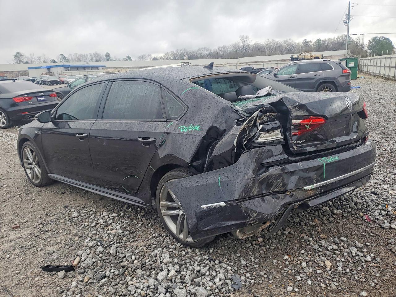 2018 VOLKSWAGEN PASSAT photo 2