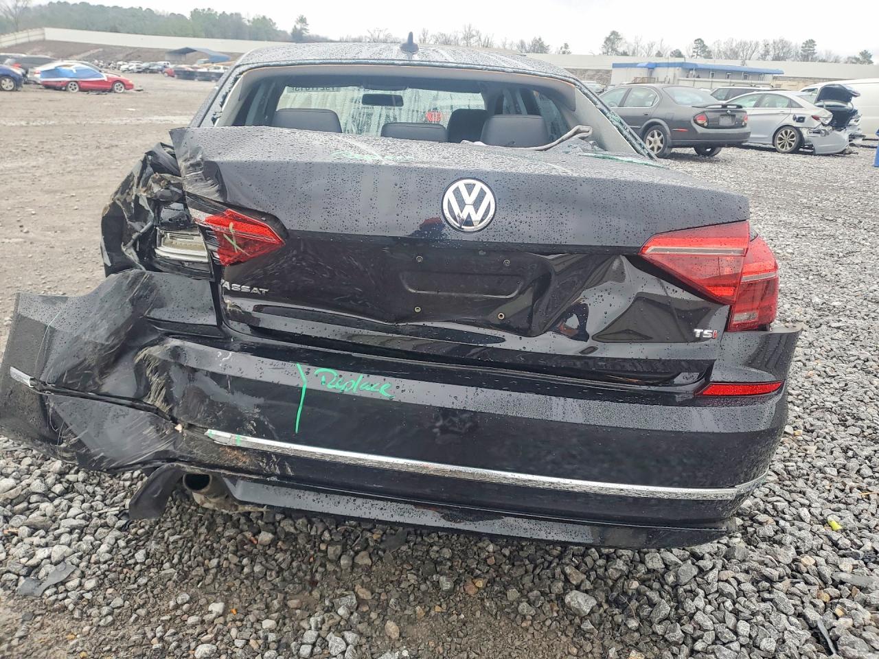 2018 VOLKSWAGEN PASSAT photo 6