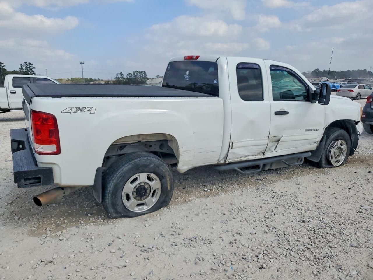 2012 GMC SIERRA K2500 SLE photo 3
