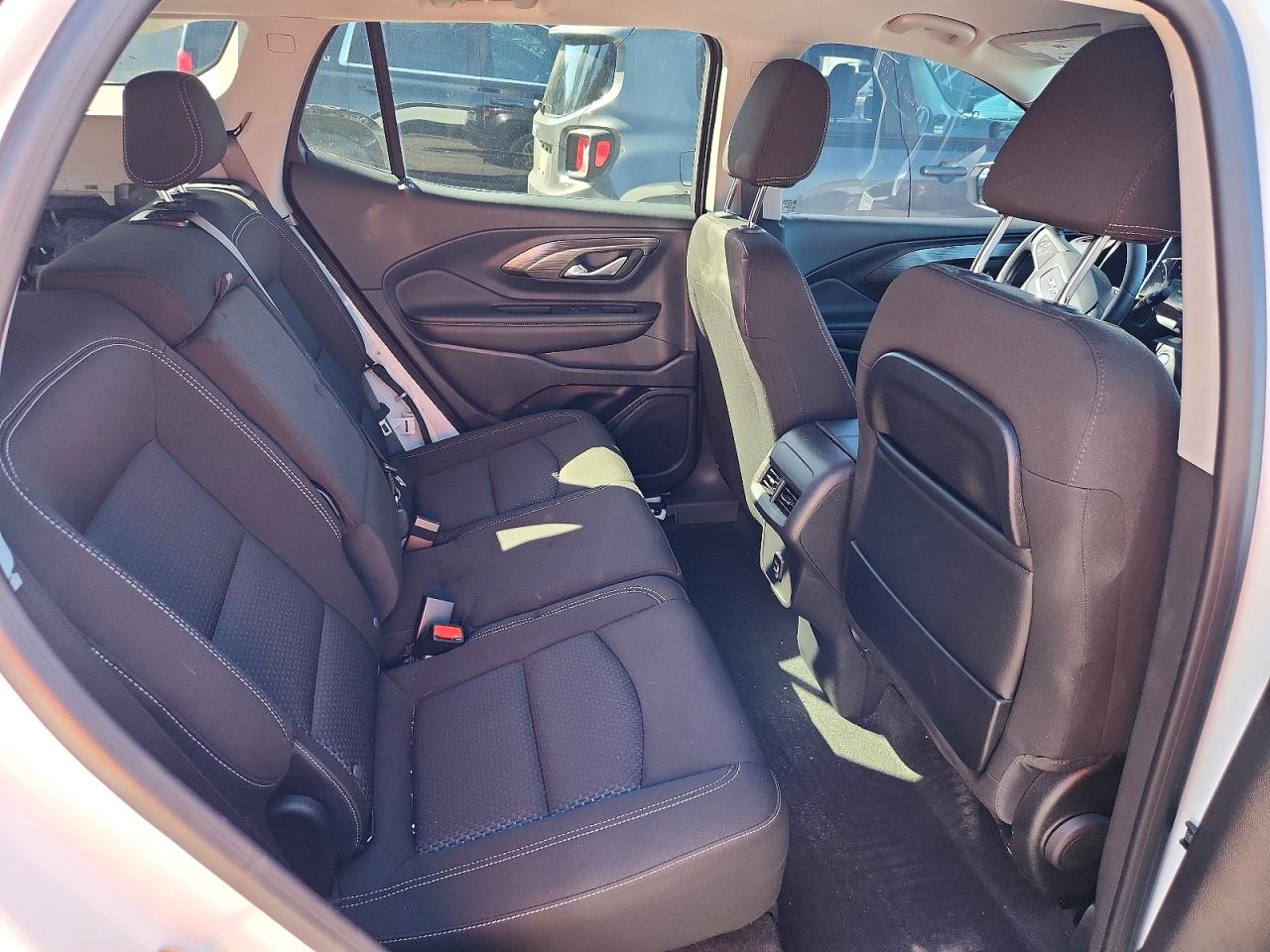 2024 GMC TERRAIN SLE photo 21