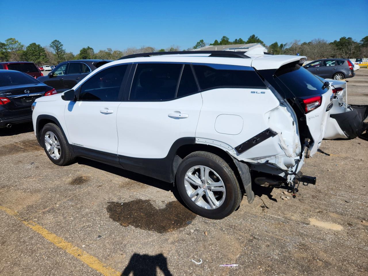 2024 GMC TERRAIN SLE photo 3