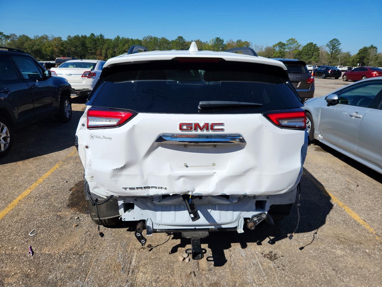 2024 GMC TERRAIN SLE photo 11