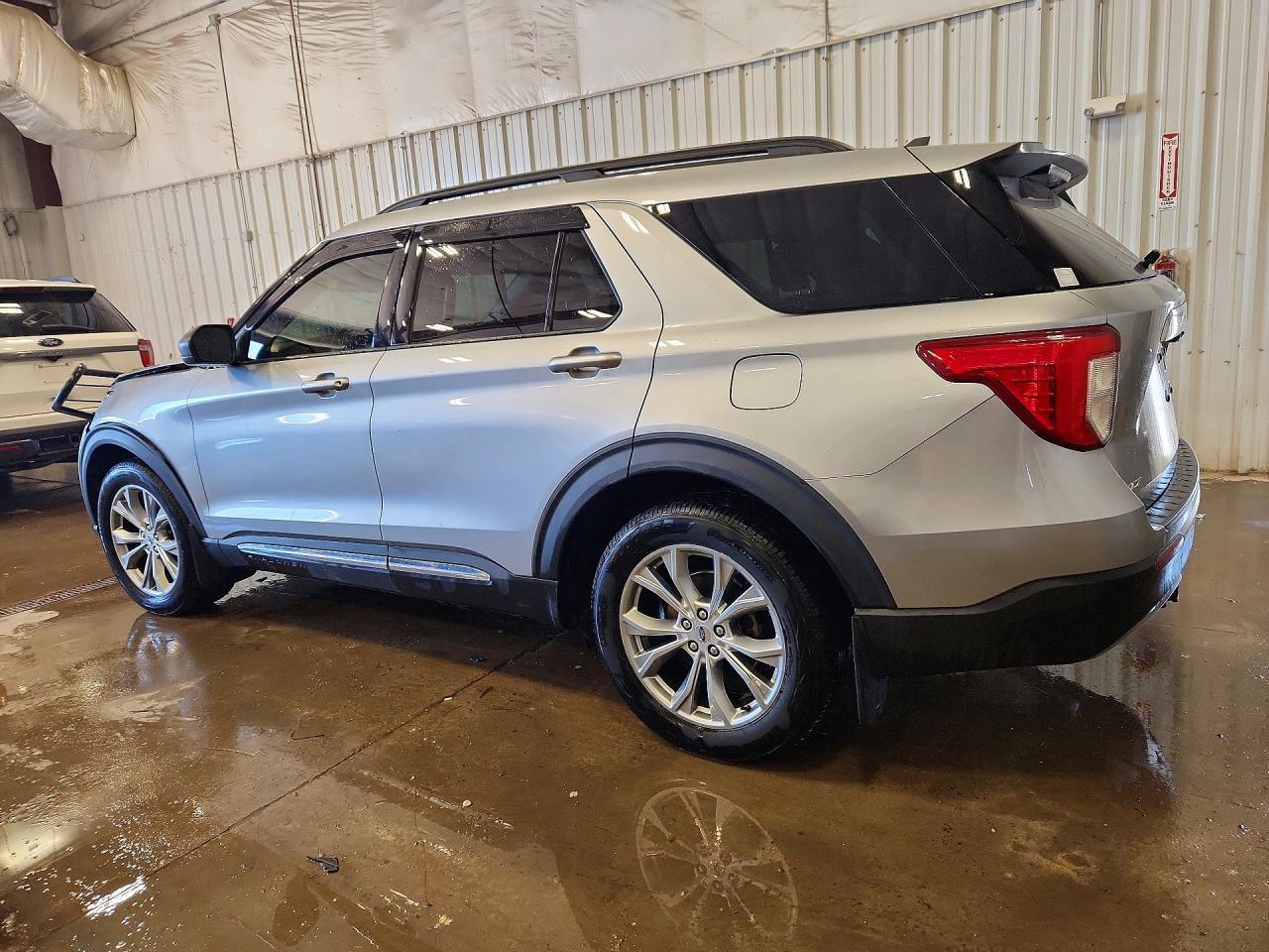 2021 FORD EXPLORER XLT photo 2
