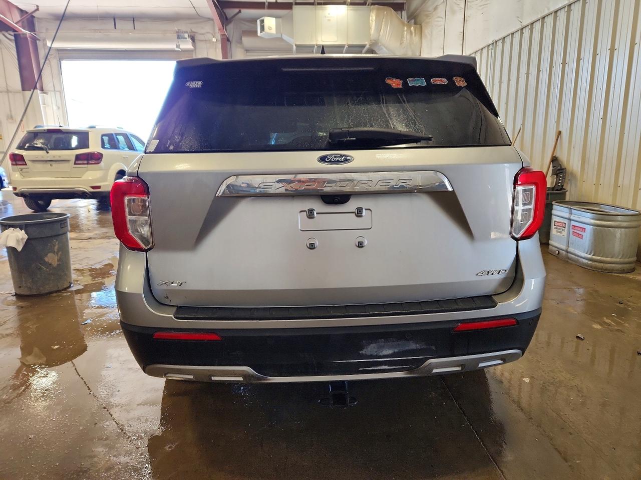2021 FORD EXPLORER XLT photo 6