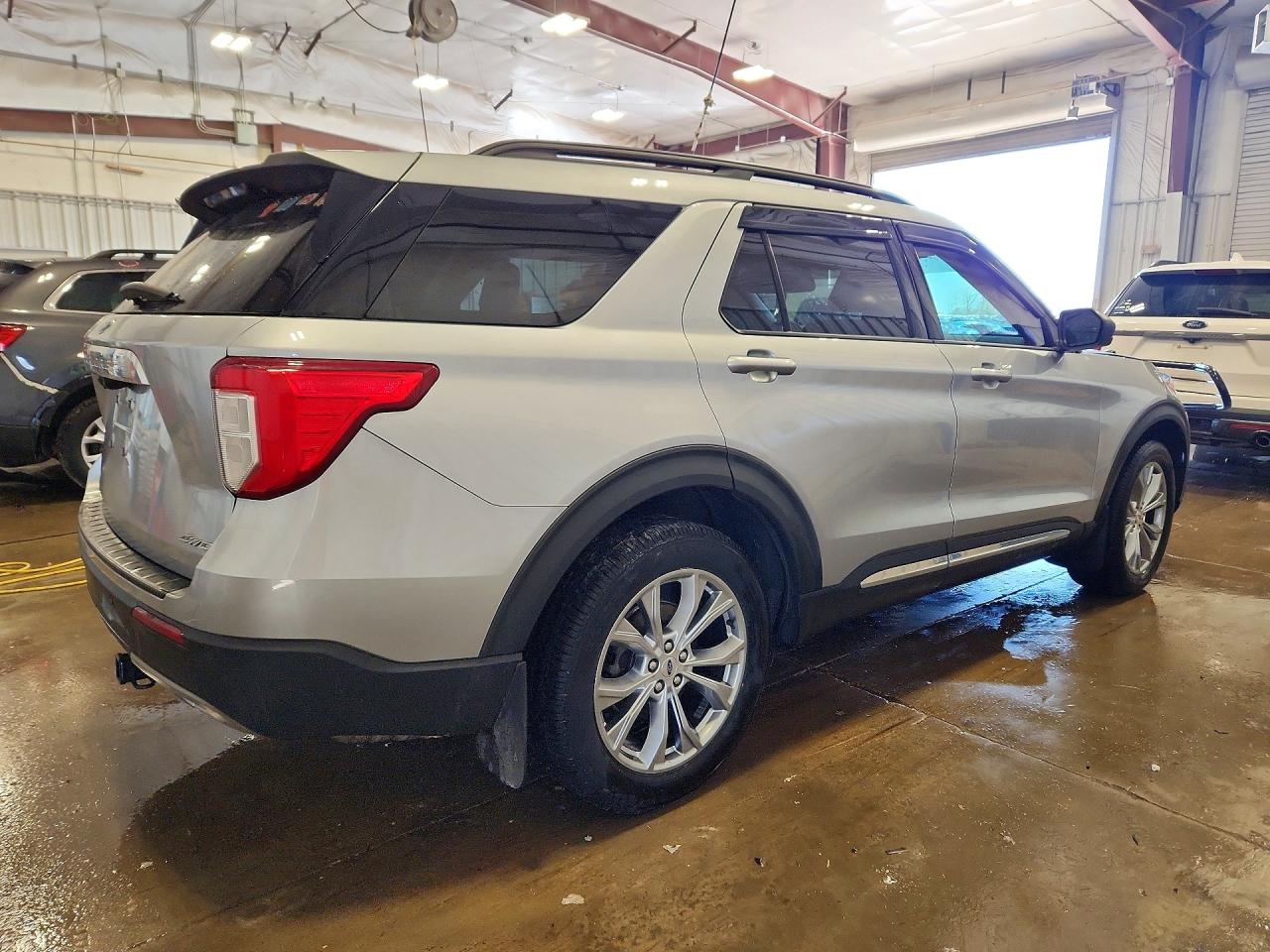 2021 FORD EXPLORER XLT photo 3