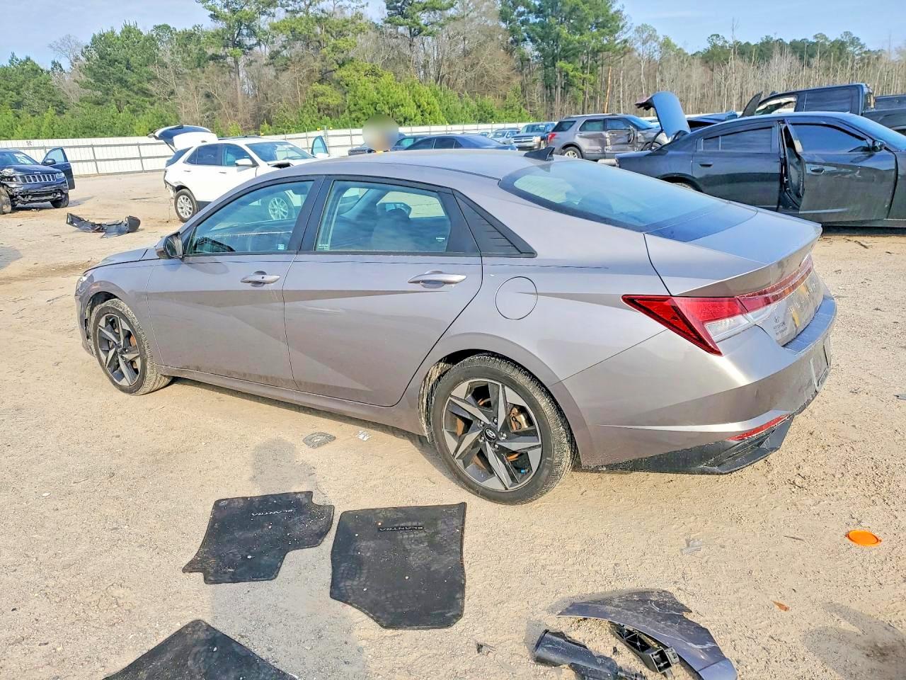 2023 HYUNDAI ELANTRA photo 4