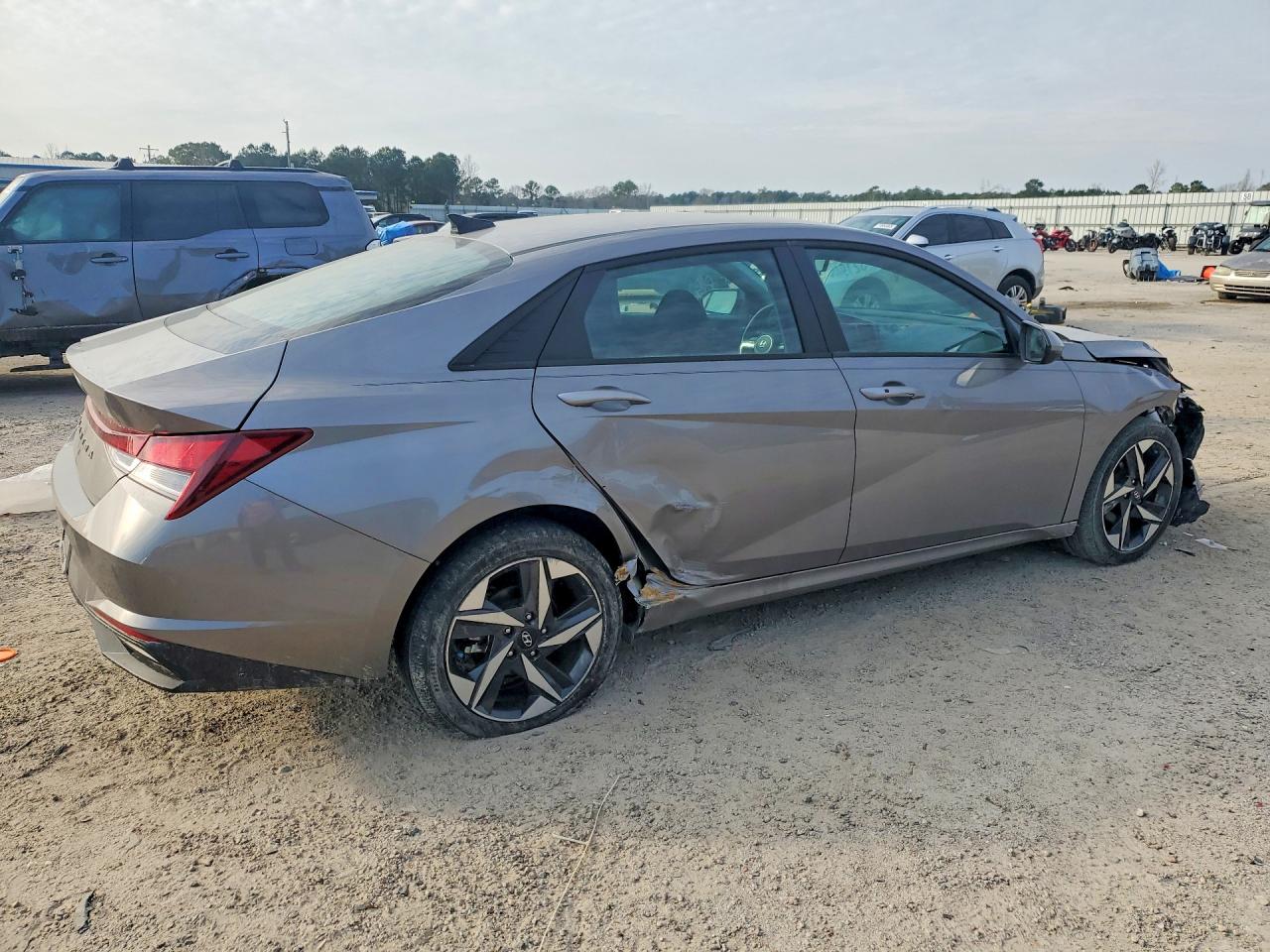 2023 HYUNDAI ELANTRA photo 7