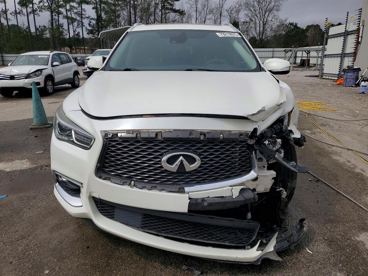 2020 INFINITI QX60 LUXE photo 5