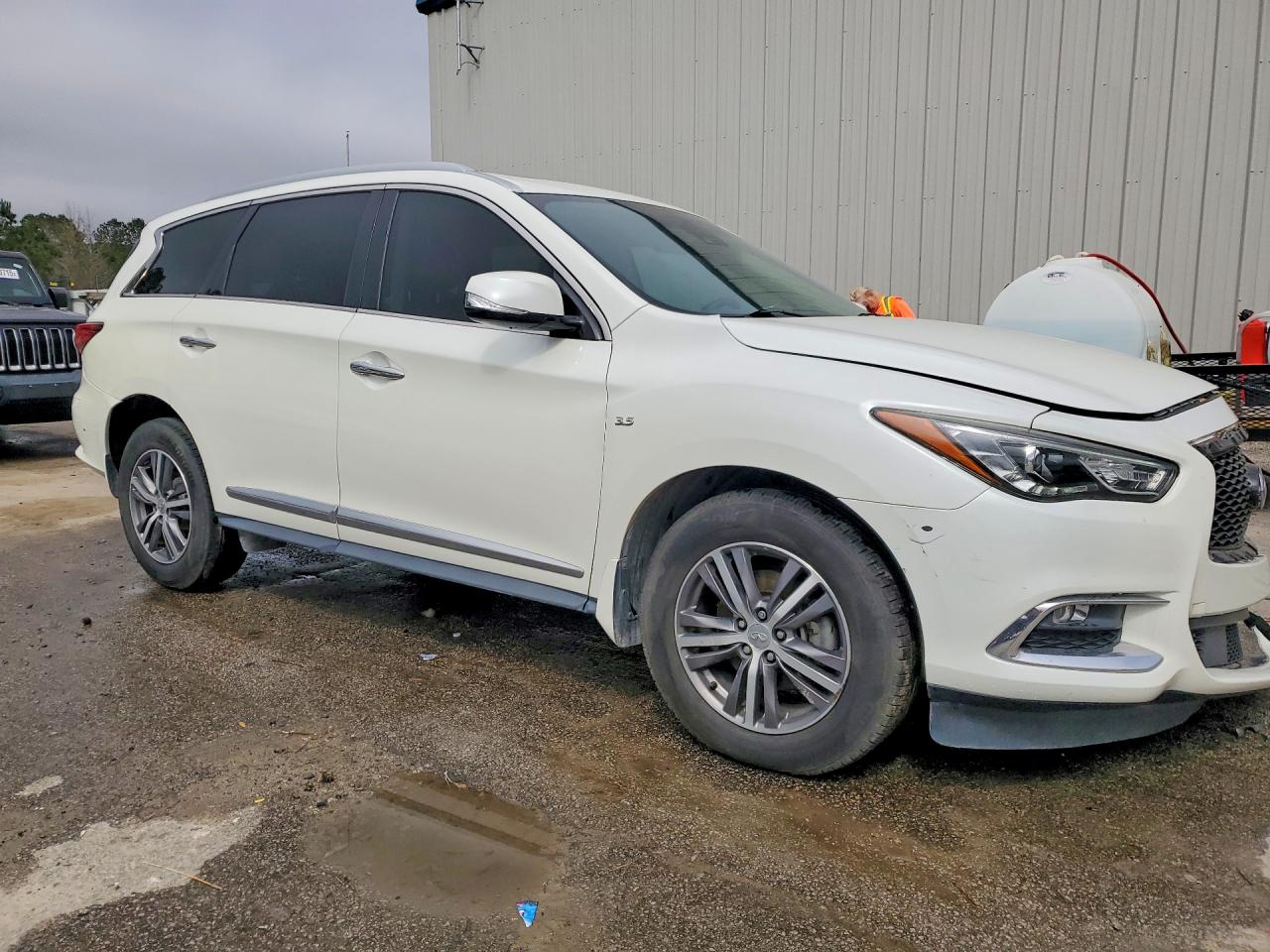 2020 INFINITI QX60 LUXE photo 4