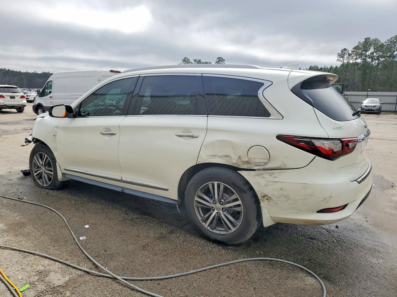 2020 INFINITI QX60 LUXE photo 2