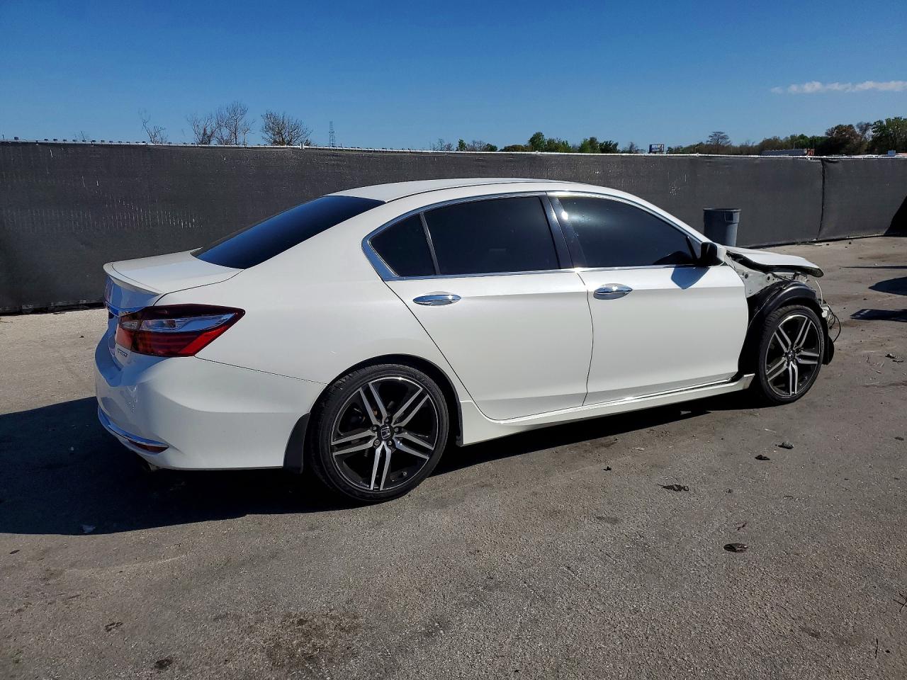 2016 HONDA ACCORD SPORT photo 3