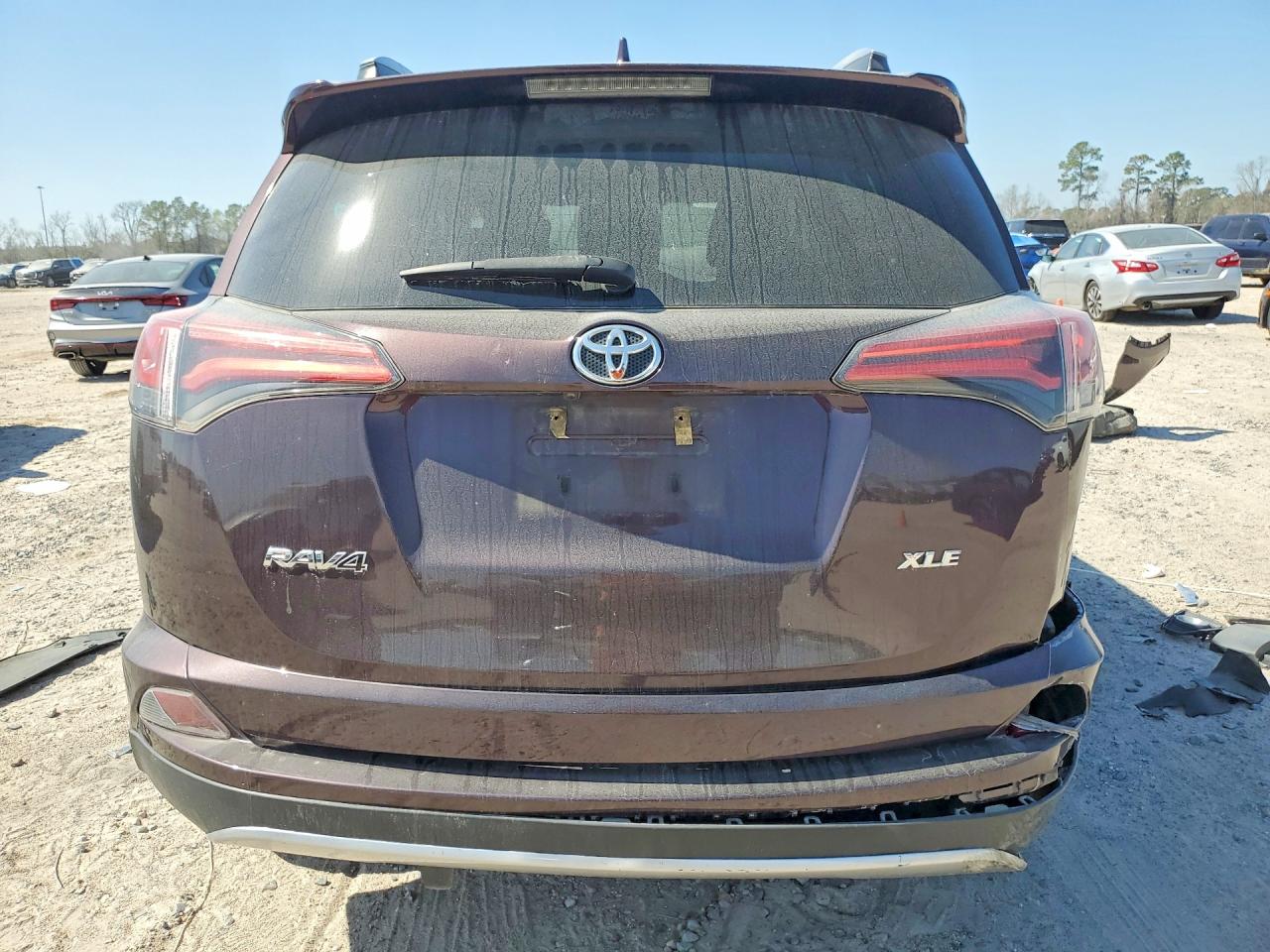 2018 TOYOTA RAV4 XLE photo 11