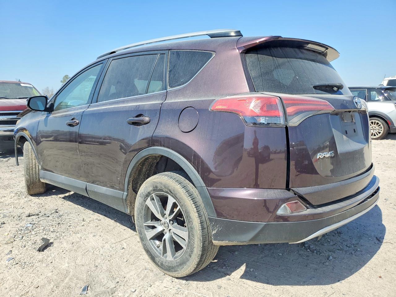 2018 TOYOTA RAV4 XLE photo 3