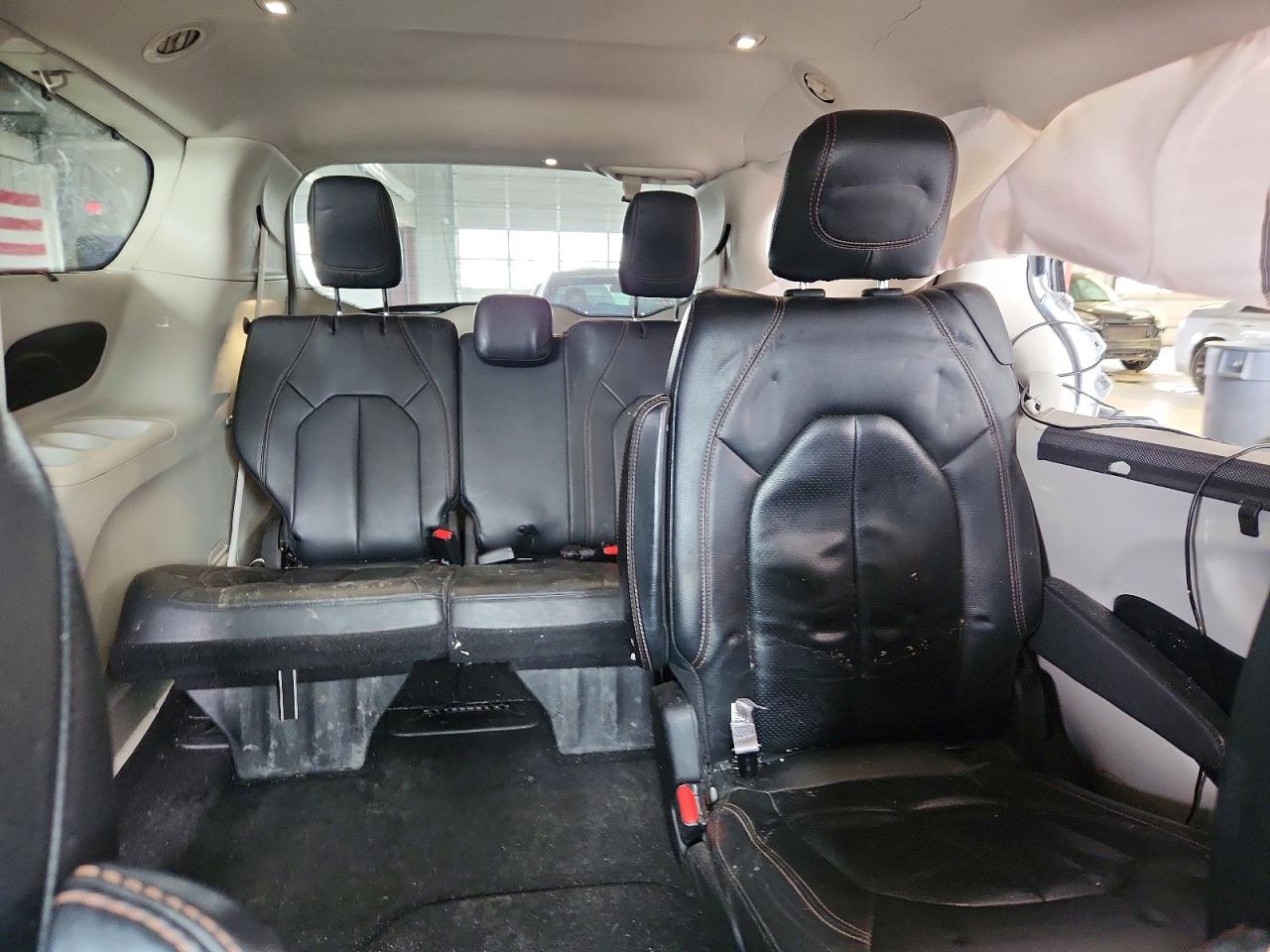 2019 CHRYSLER PACIFICA TOURING L photo 19