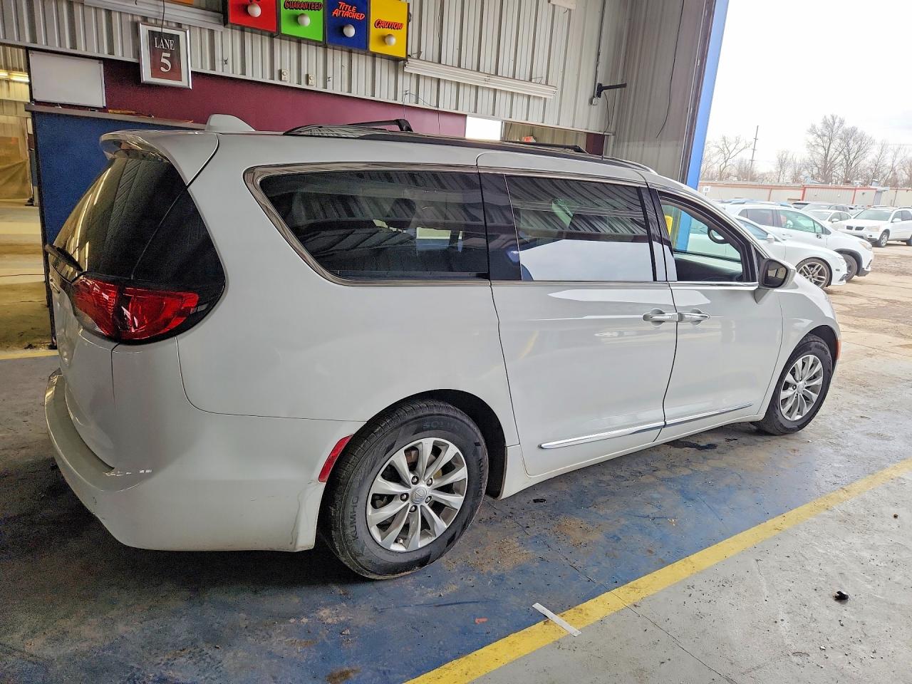 2019 CHRYSLER PACIFICA TOURING L photo 5