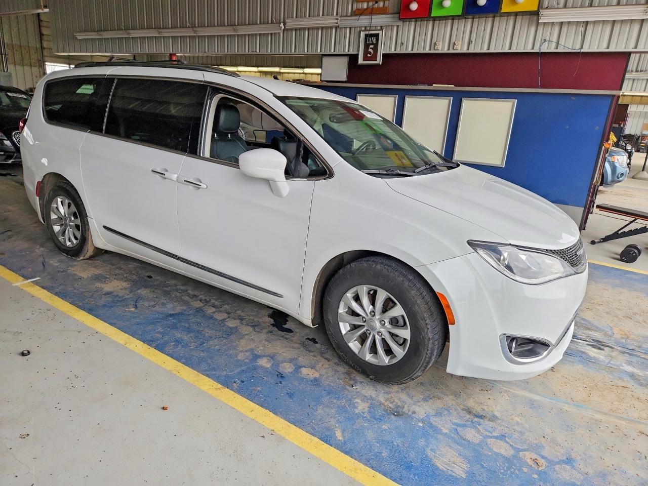 2019 CHRYSLER PACIFICA TOURING L photo 7
