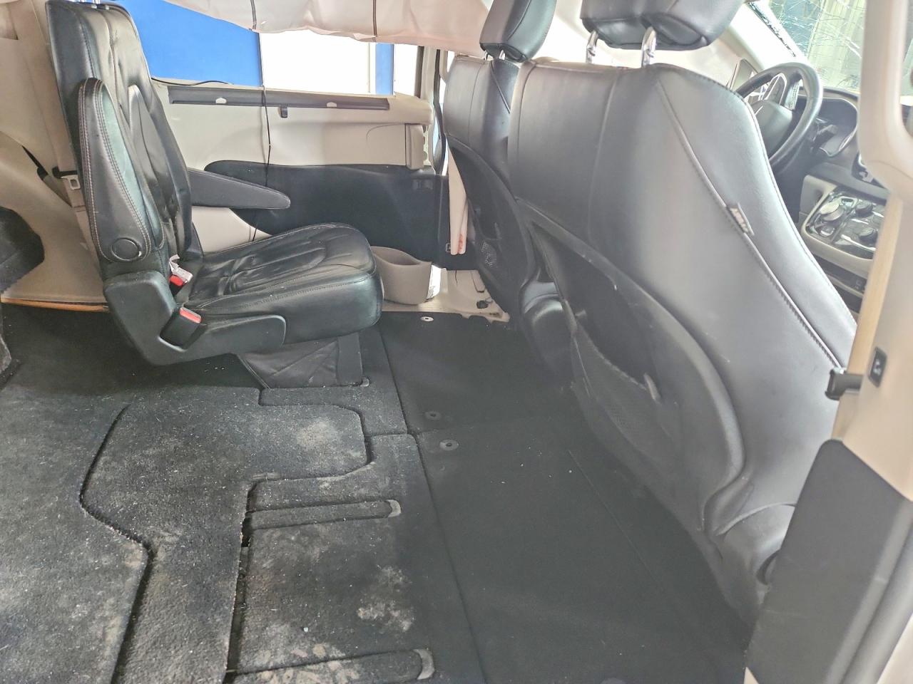 2019 CHRYSLER PACIFICA TOURING L photo 21