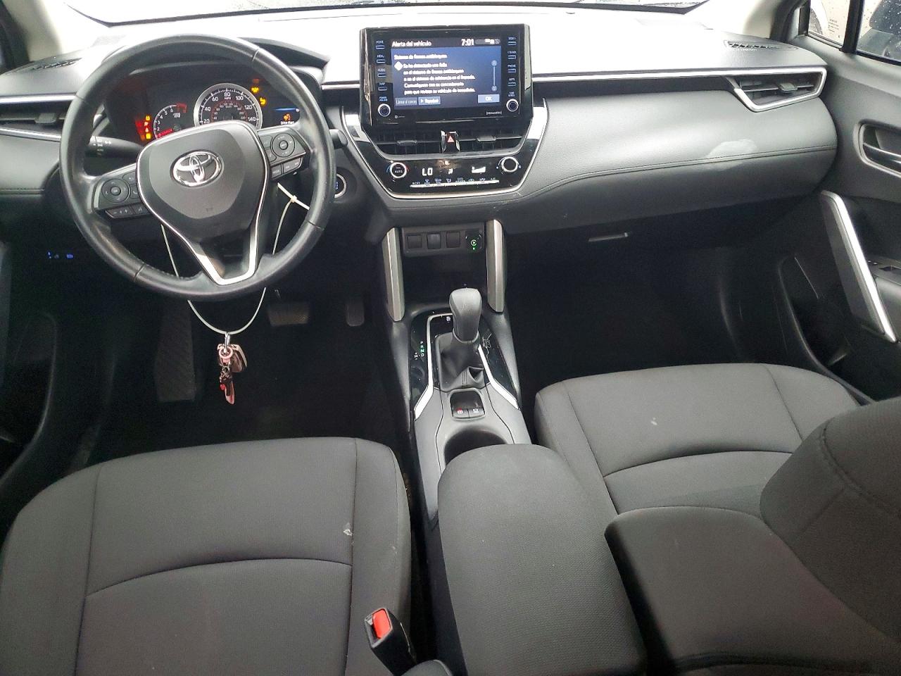 2022 TOYOTA COROLLA CROSS LE photo 8