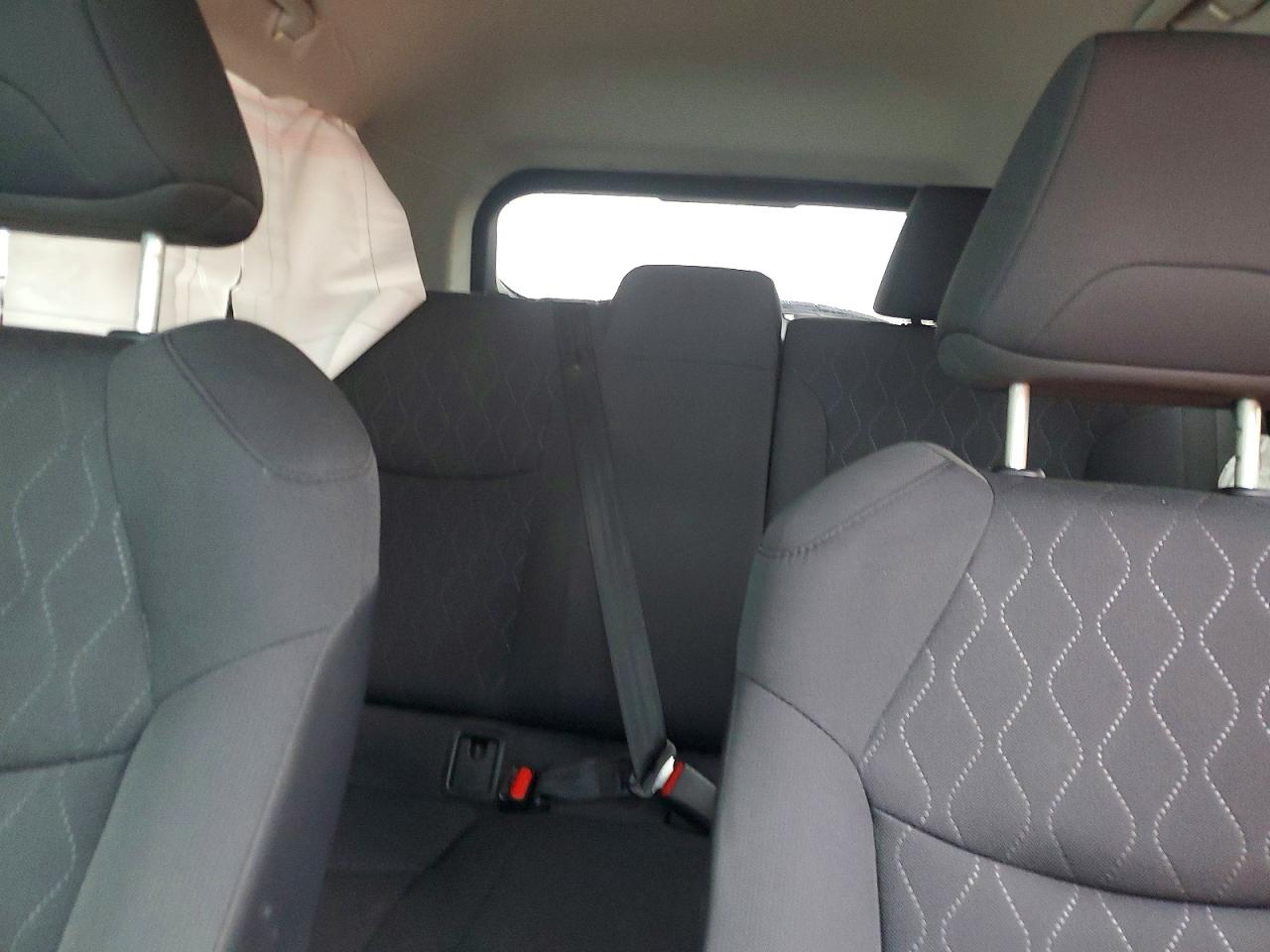 2022 TOYOTA COROLLA CROSS LE photo 10