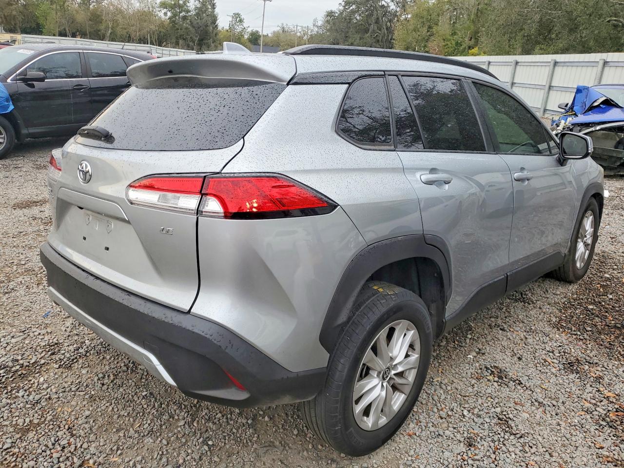 2022 TOYOTA COROLLA CROSS LE photo 3