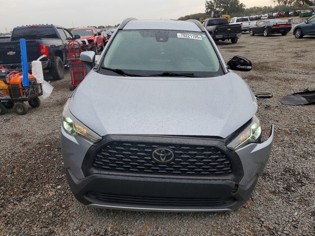 2022 TOYOTA COROLLA CROSS LE photo 5