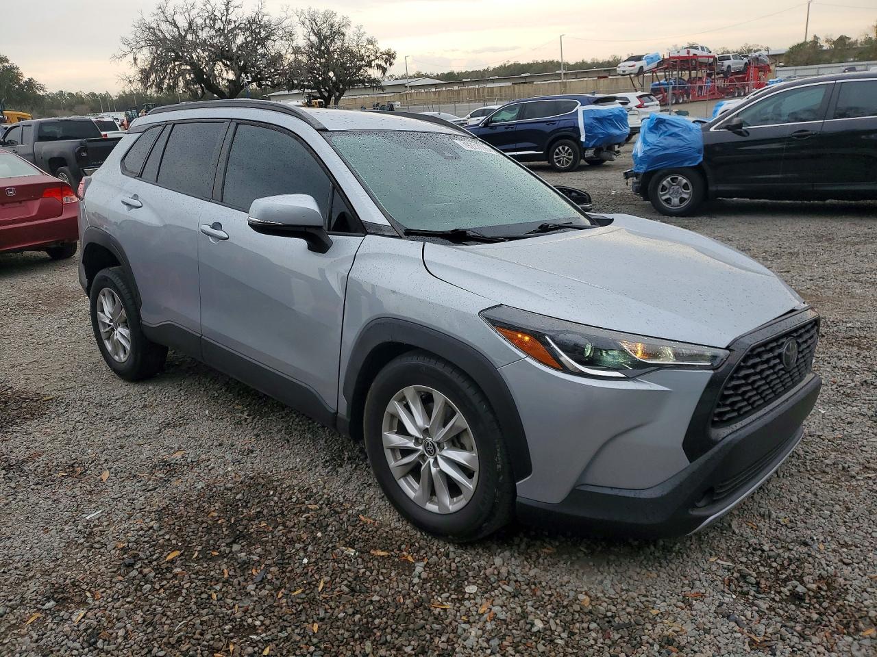 2022 TOYOTA COROLLA CROSS LE photo 4