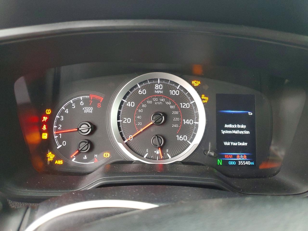 2022 TOYOTA COROLLA CROSS LE photo 9
