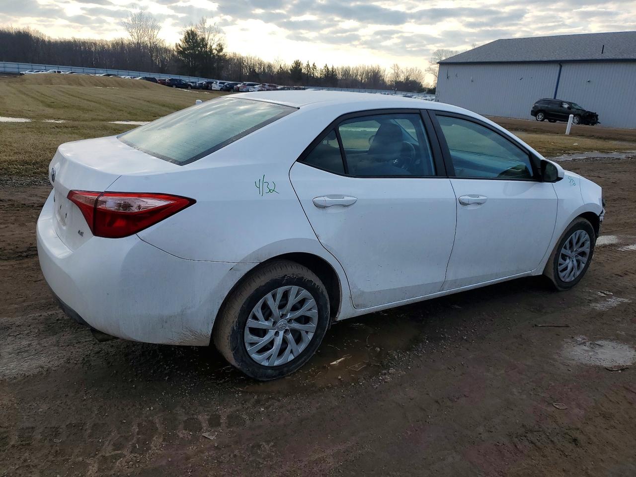 2017 TOYOTA COROLLA LE photo 3