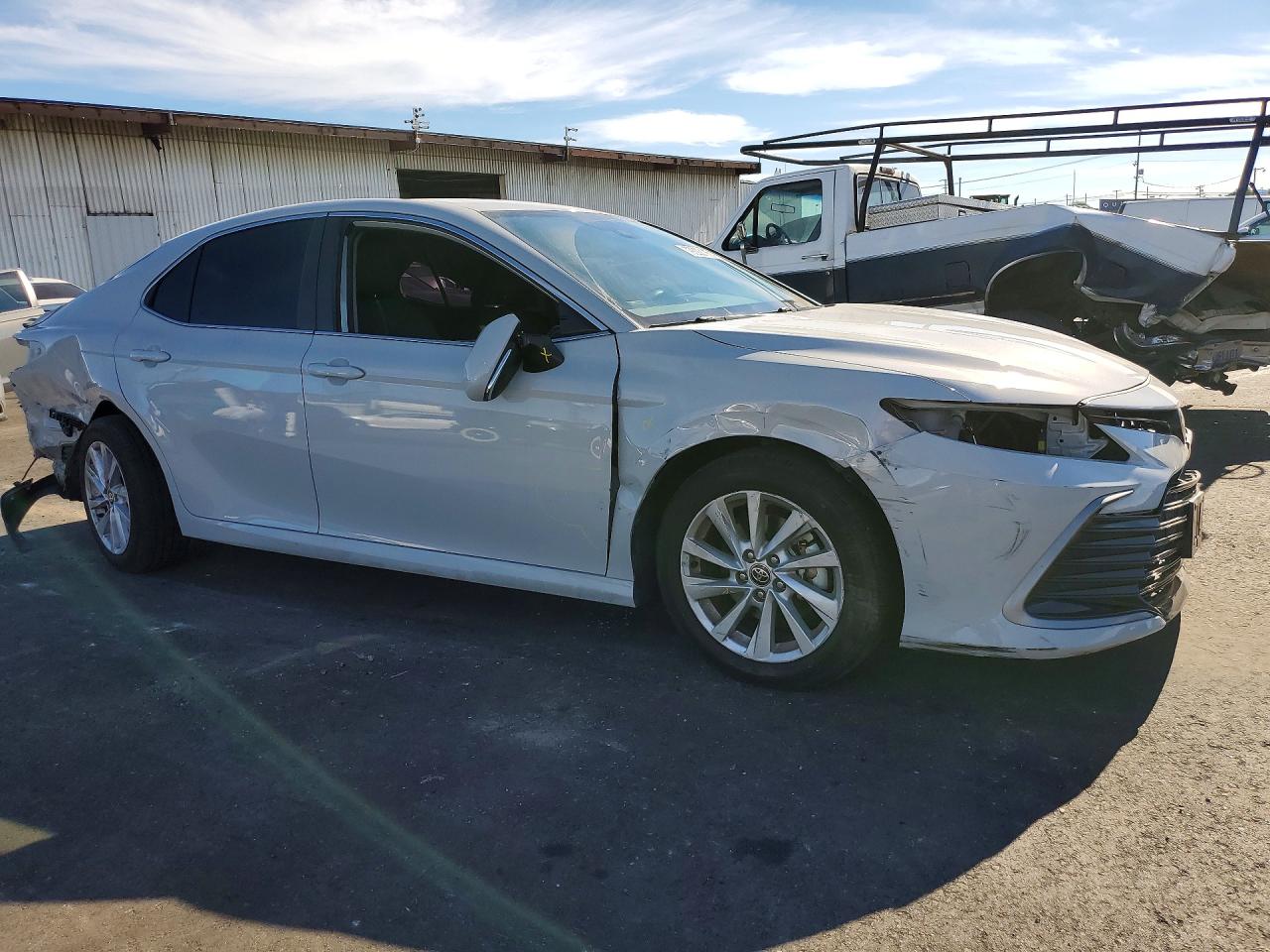 2022 TOYOTA CAMRY LE photo 4