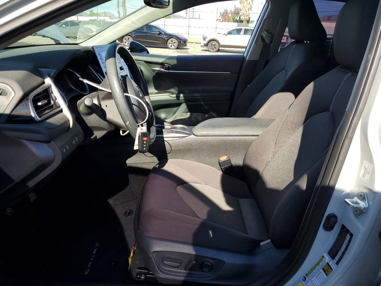 2022 TOYOTA CAMRY LE photo 7