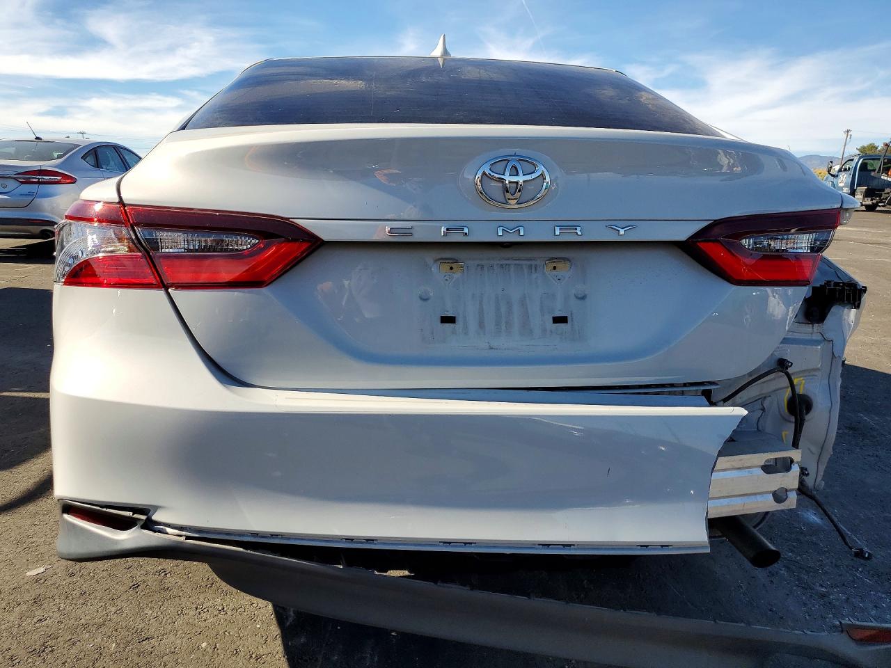 2022 TOYOTA CAMRY LE photo 6