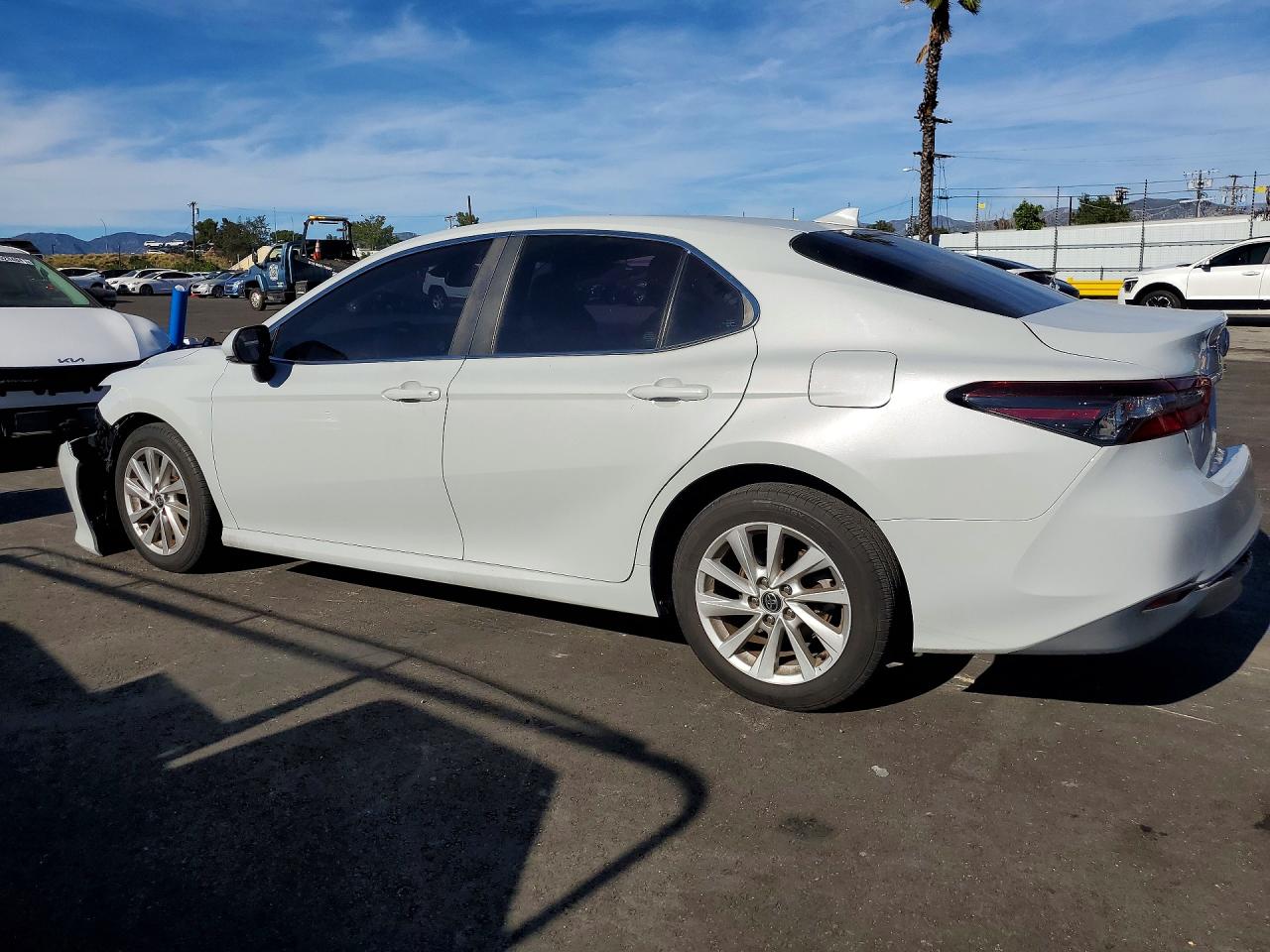 2022 TOYOTA CAMRY LE photo 2
