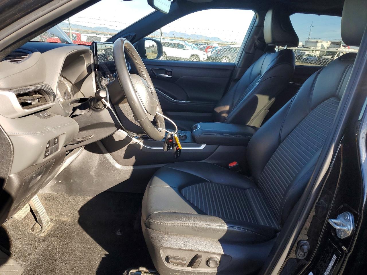 2024 TOYOTA HIGHLANDER XSE photo 19