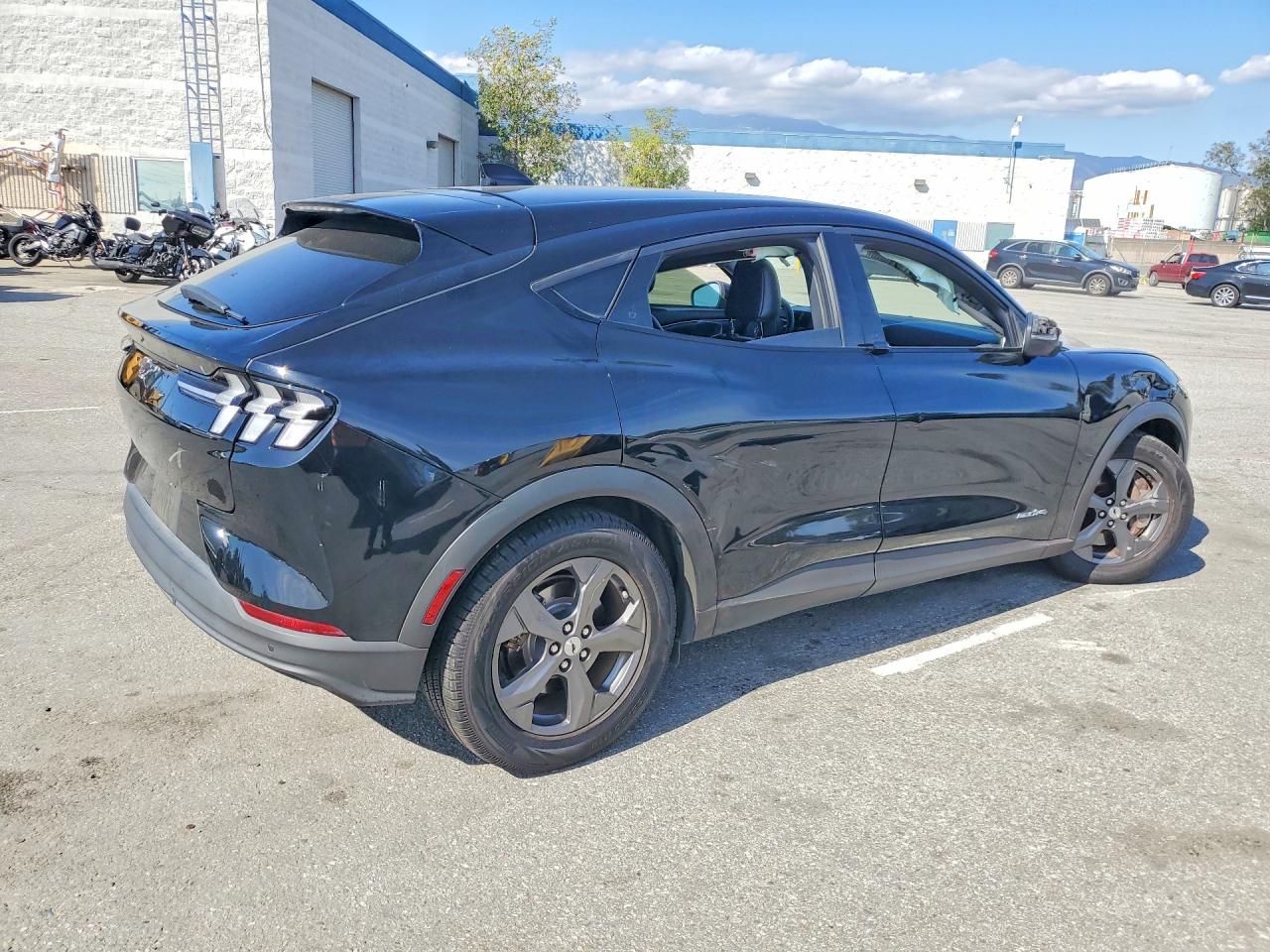 2021 FORD MUSTANG MACH-E SELECT photo 5