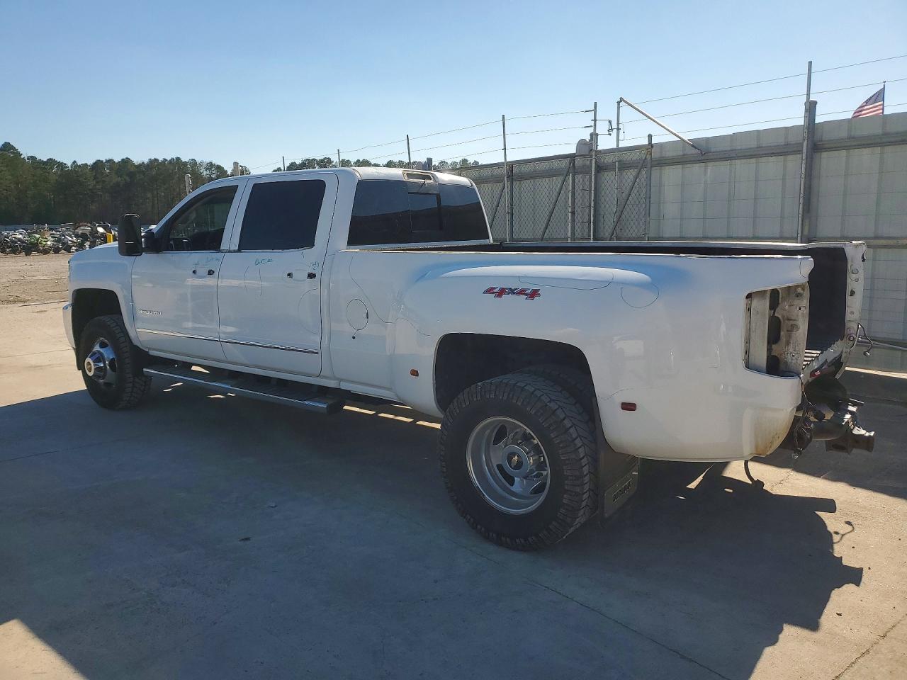 2015 CHEVROLET SILVERADO K3500 LTZ photo 3
