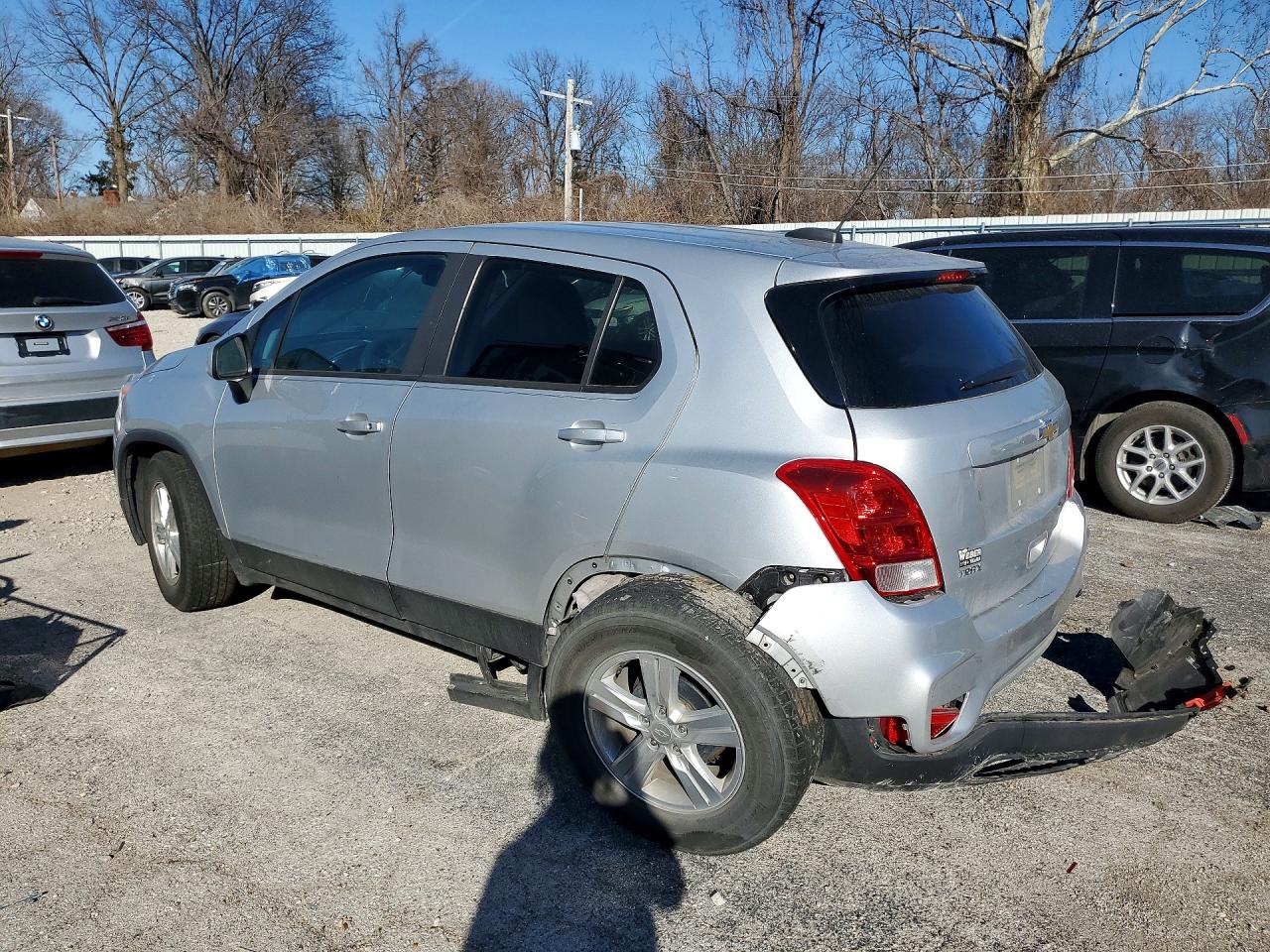 2019 CHEVROLET TRAX LS photo 2