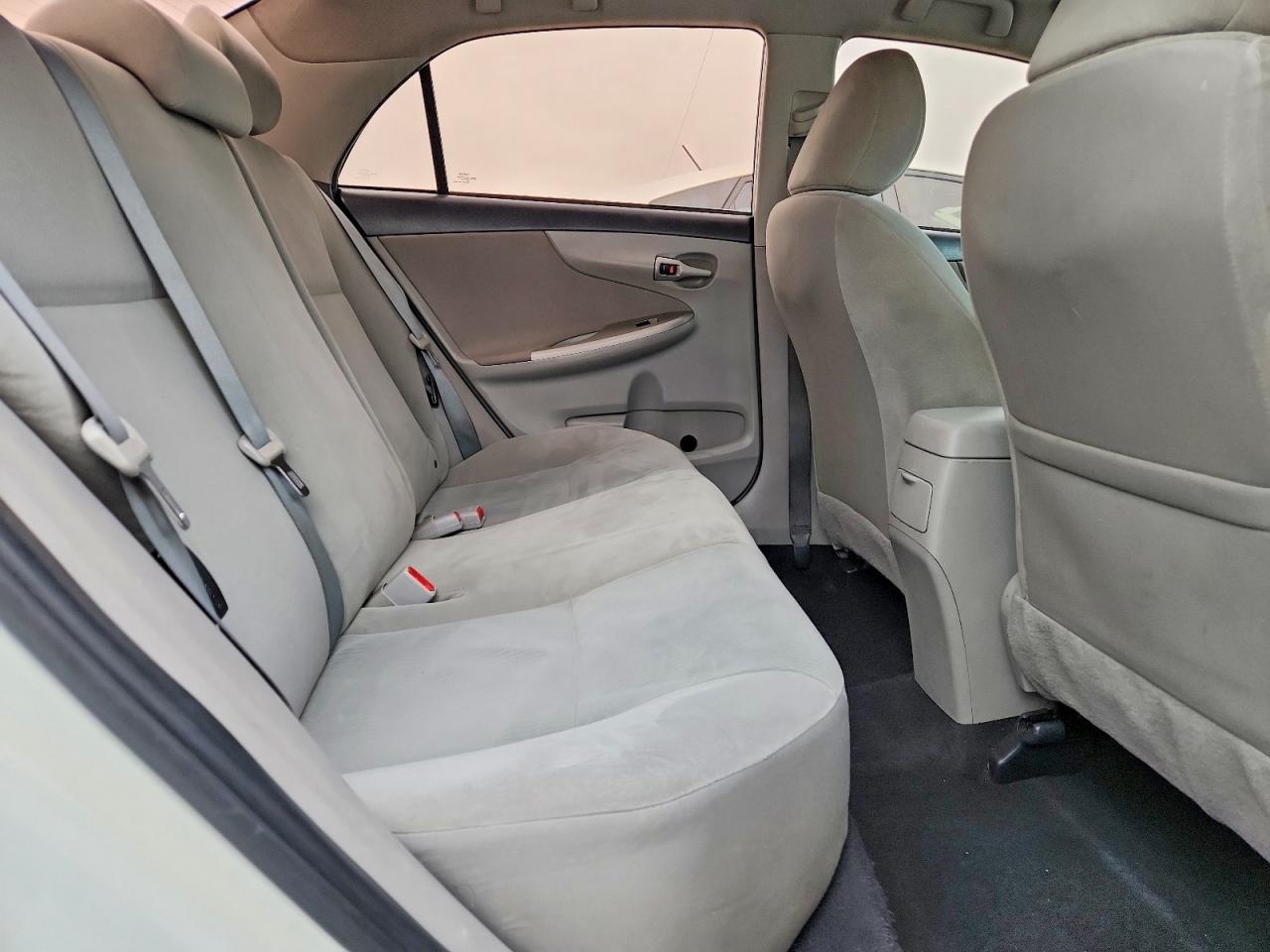 2012 TOYOTA COROLLA LE photo 10