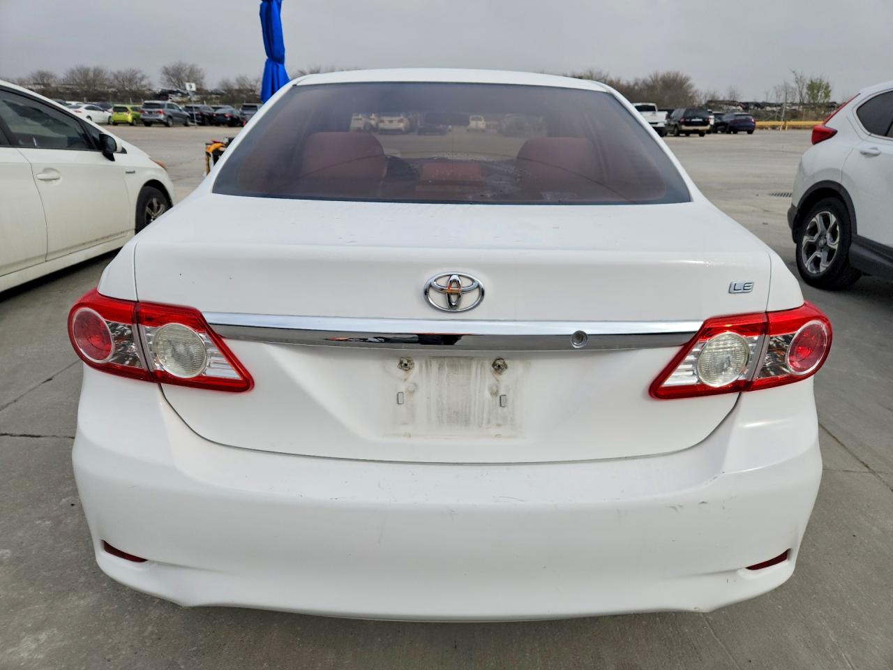 2012 TOYOTA COROLLA LE photo 6