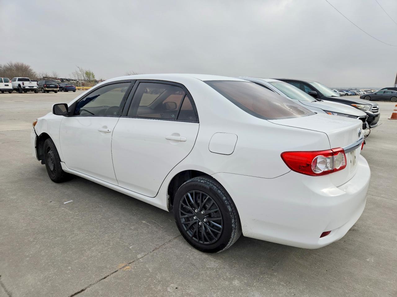 2012 TOYOTA COROLLA LE photo 2