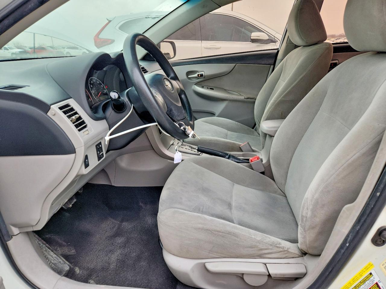 2012 TOYOTA COROLLA LE photo 7