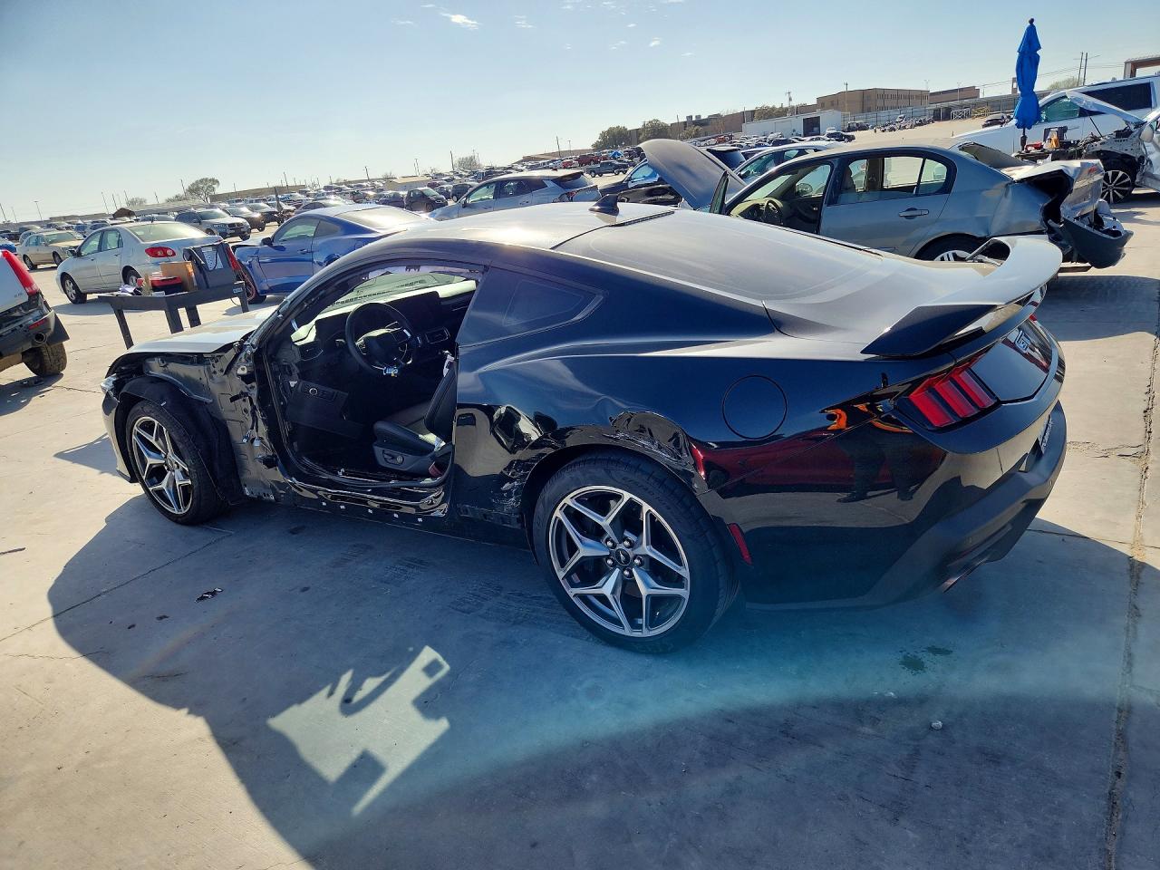 2024 FORD MUSTANG GT photo 3
