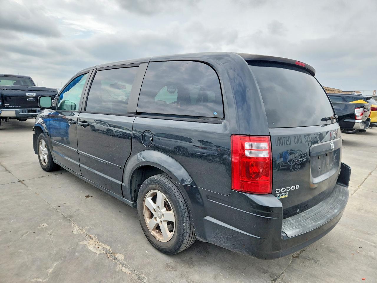 2010 DODGE GRAND CARAVAN SE photo 2