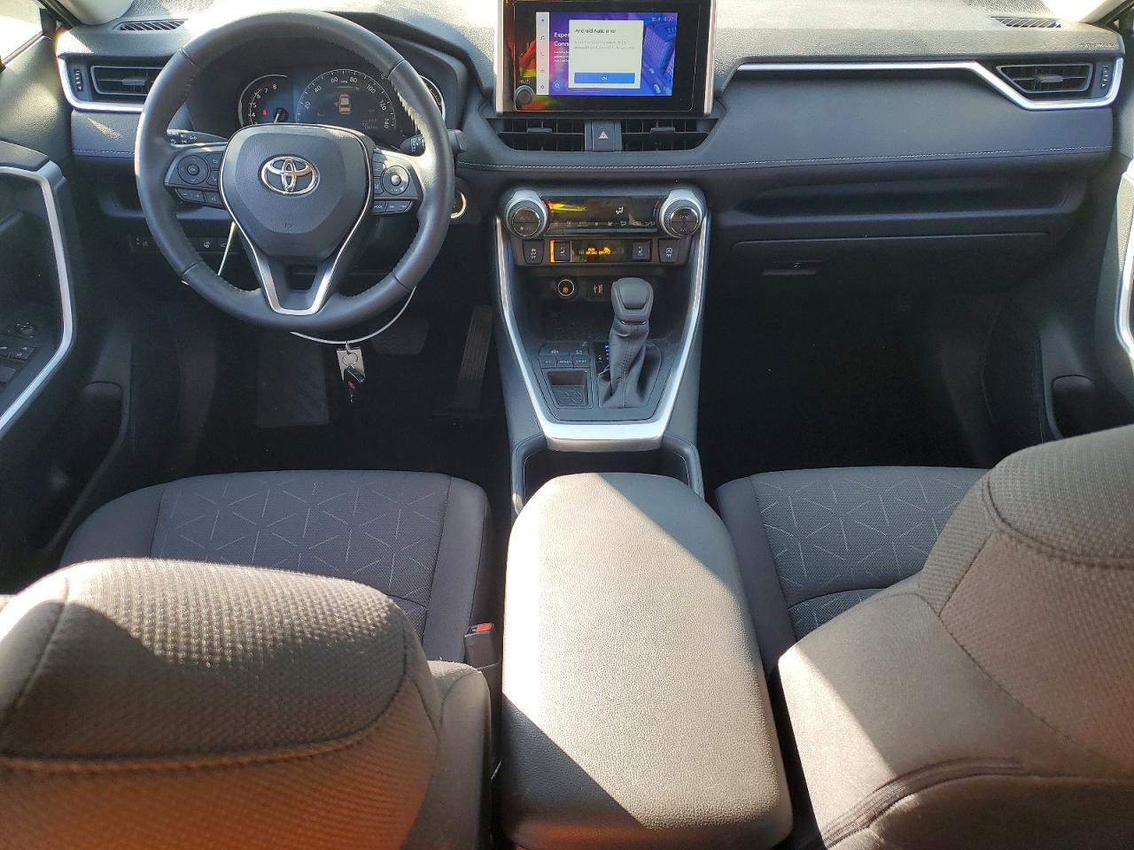2024 TOYOTA RAV4 XLE photo 8