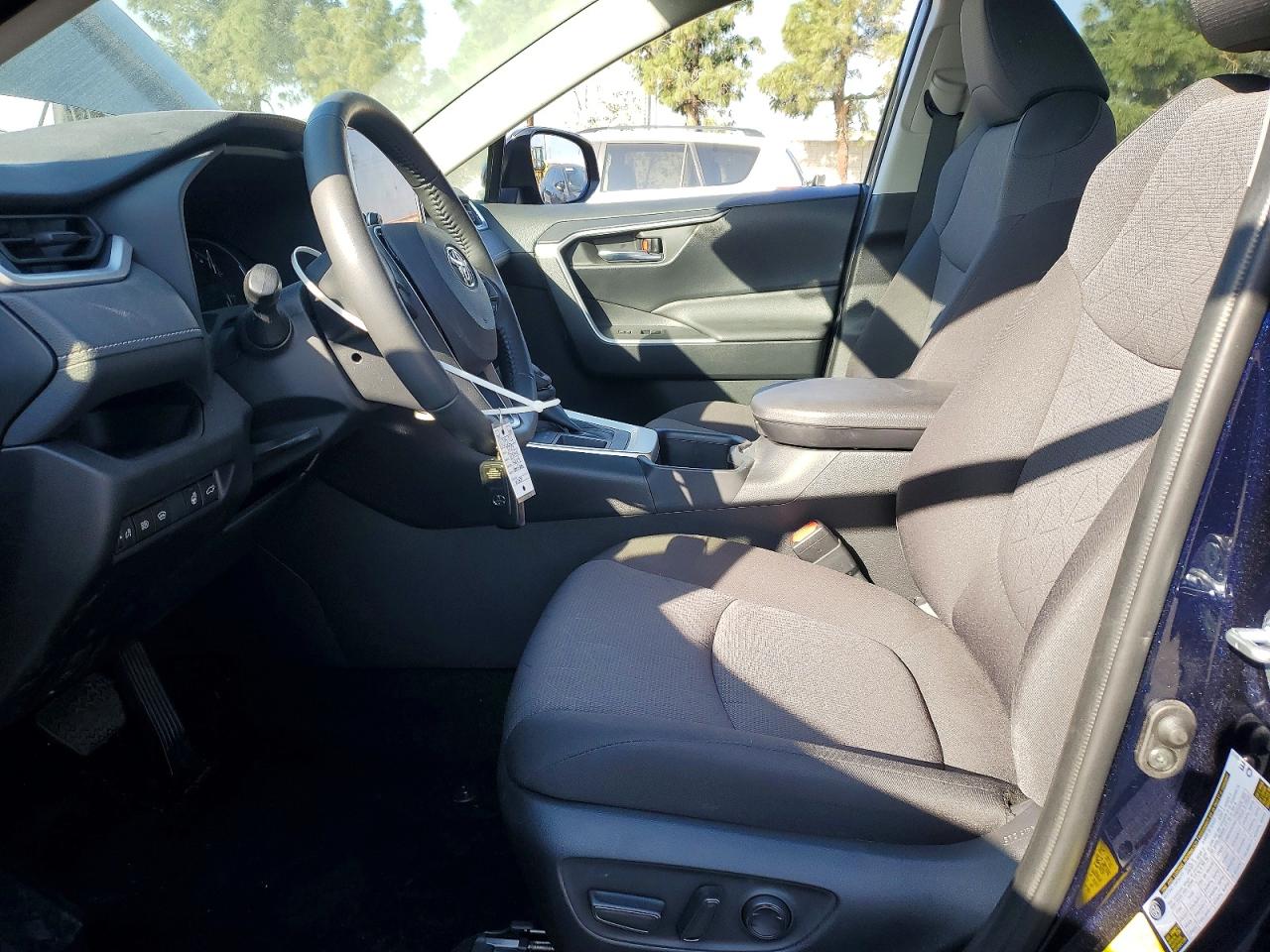 2024 TOYOTA RAV4 XLE photo 7