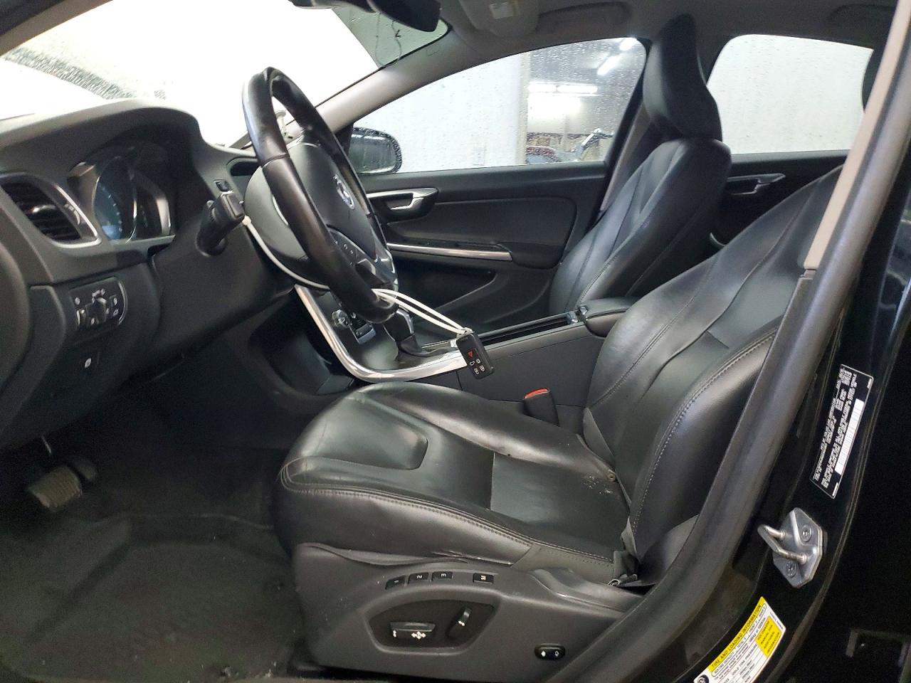 2016 VOLVO S60 photo 13