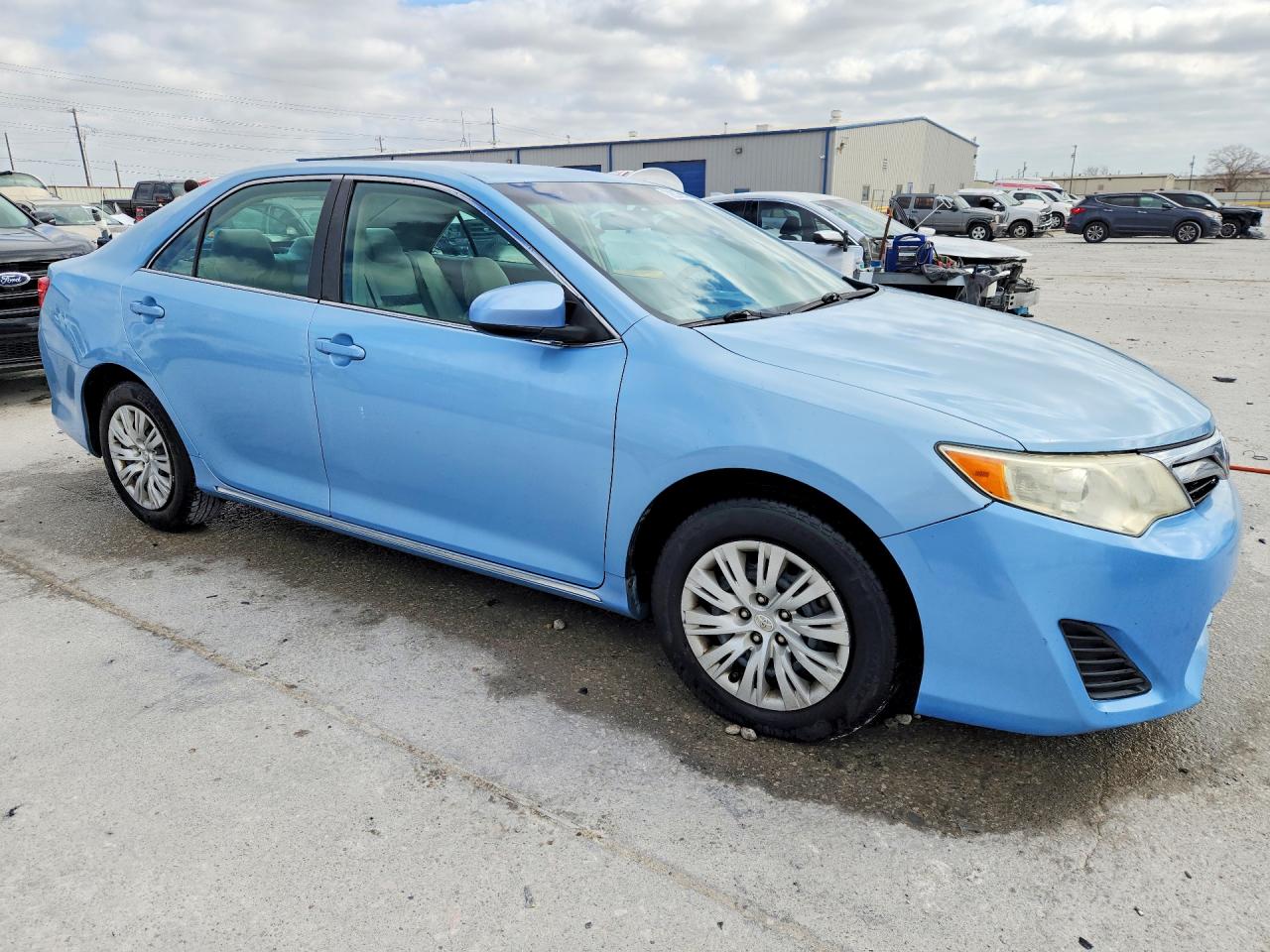 2013 TOYOTA CAMRY LE photo 4