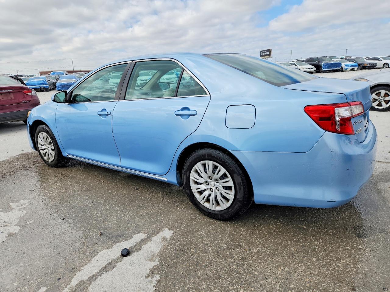 2013 TOYOTA CAMRY LE photo 2
