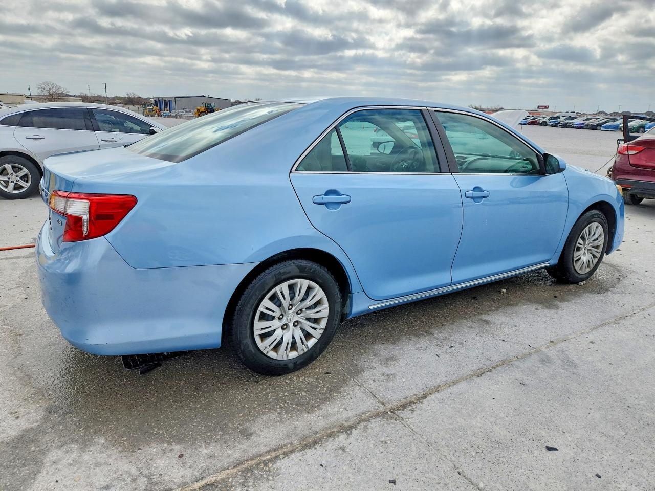 2013 TOYOTA CAMRY LE photo 3