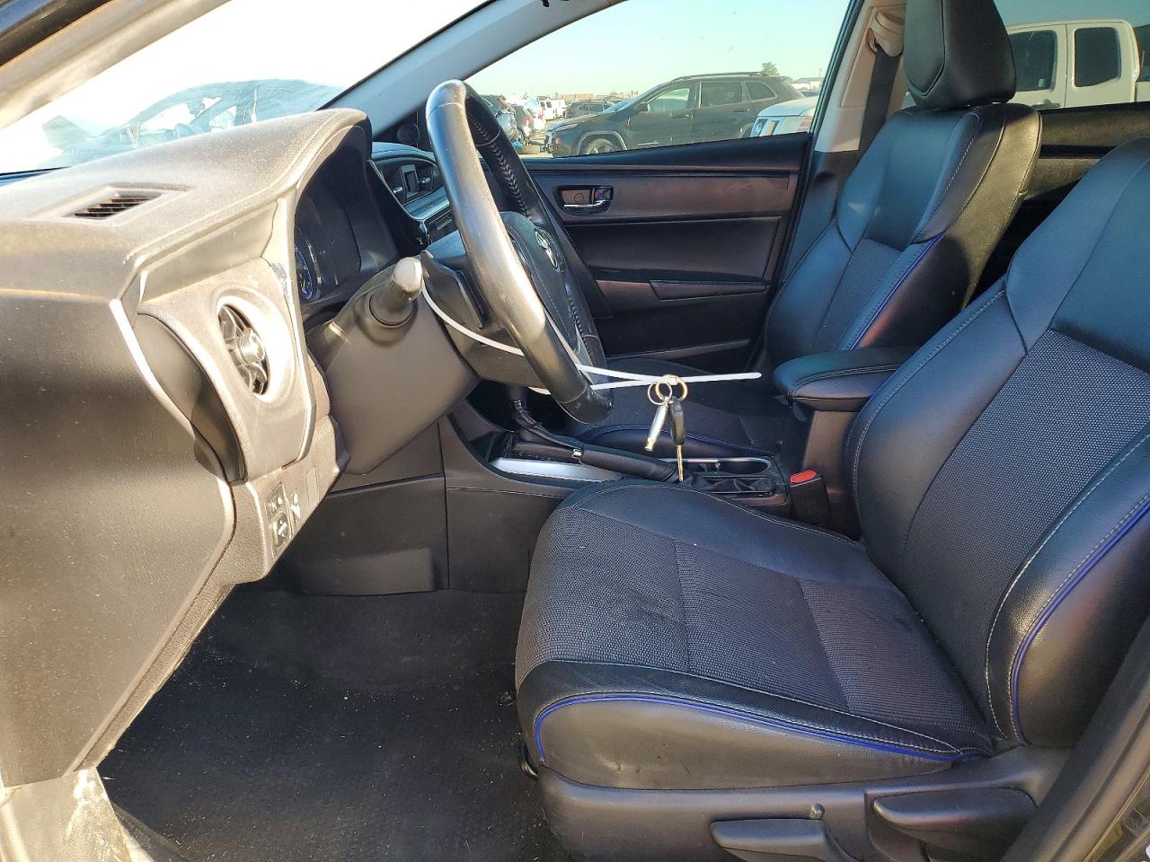 2019 TOYOTA COROLLA SE photo 19